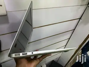 Laptop Apple MacBook Air 2GB Intel Core i5 SSD 60GB