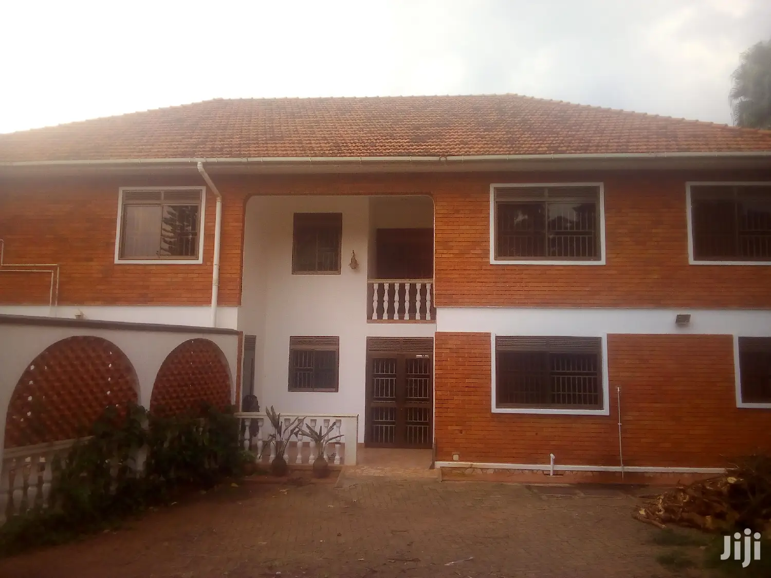 5 Bedroom Mansion In Kampala Town For Rent