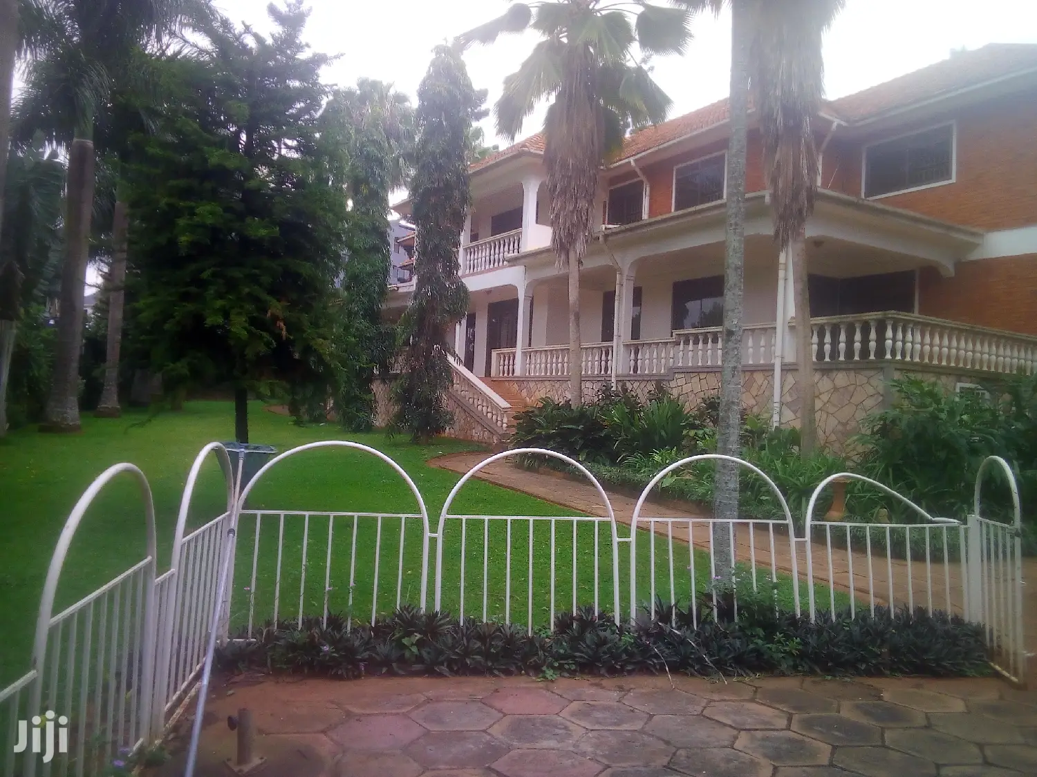 5 Bedroom Mansion In Kampala Town For Rent
