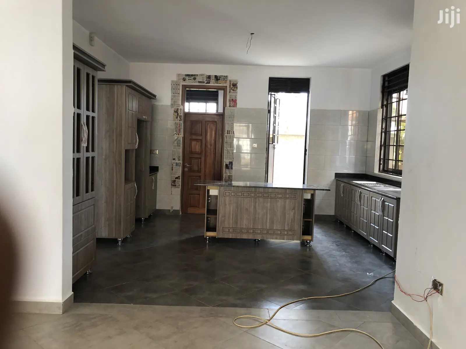 Kira Awesome New Mansion On Sell