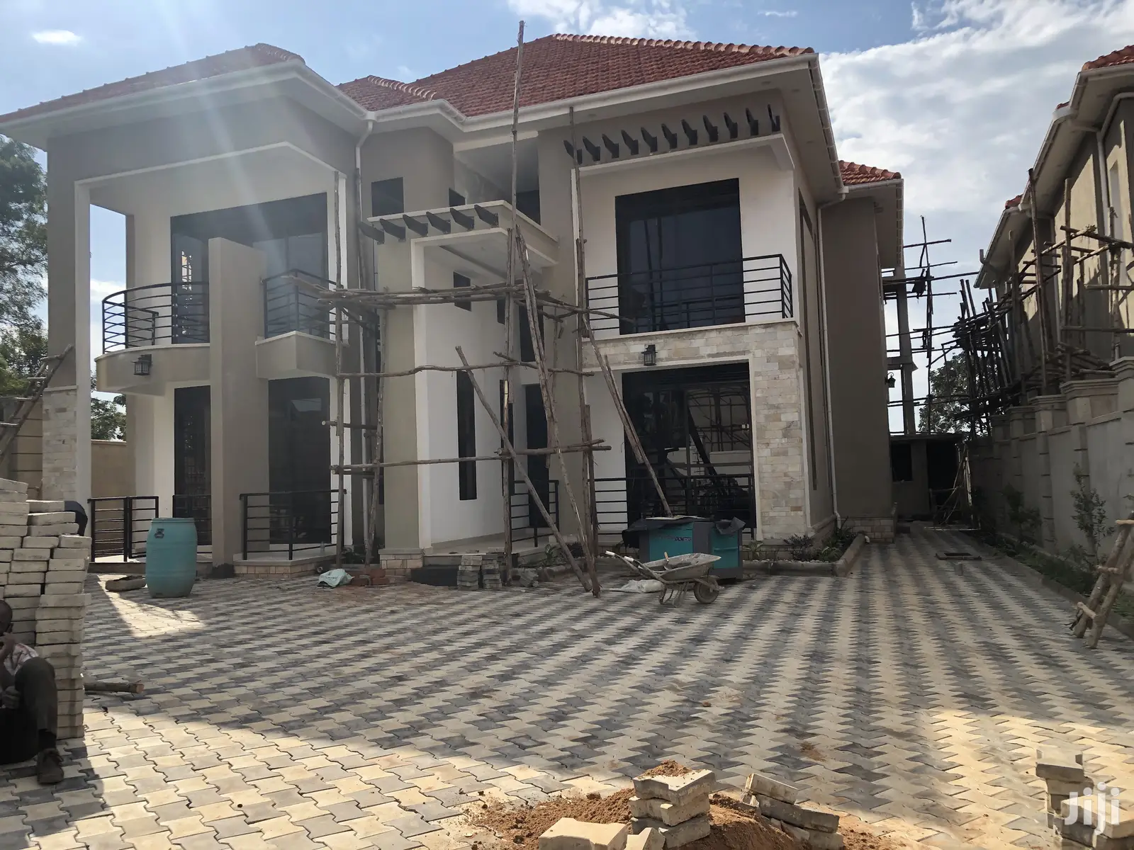 Kira Awesome New Mansion On Sell
