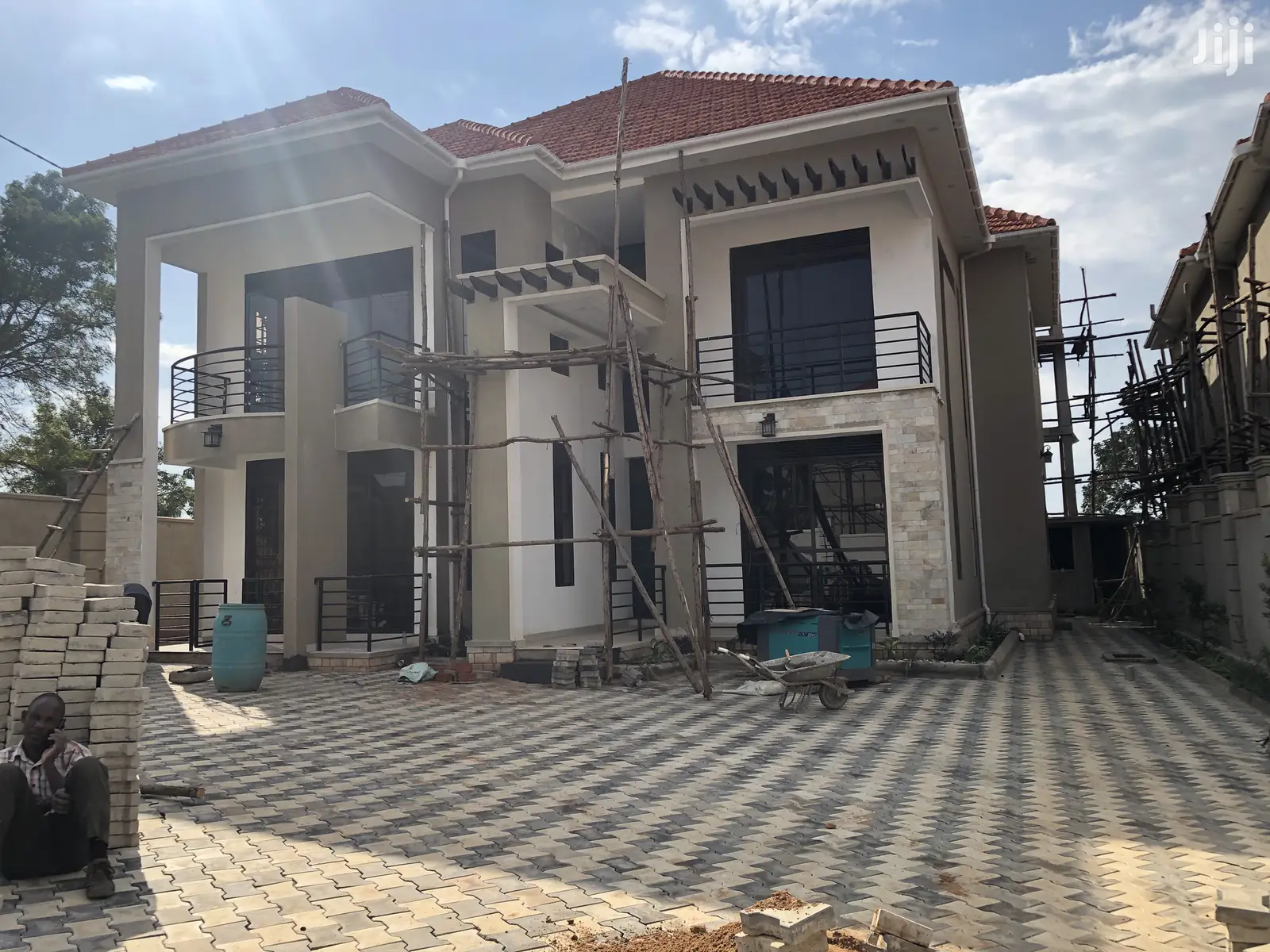 Kira Awesome New Mansion On Sell