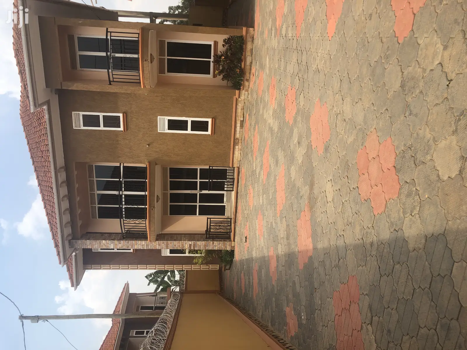 Kiira Five Bedrooms Mansion On Sell