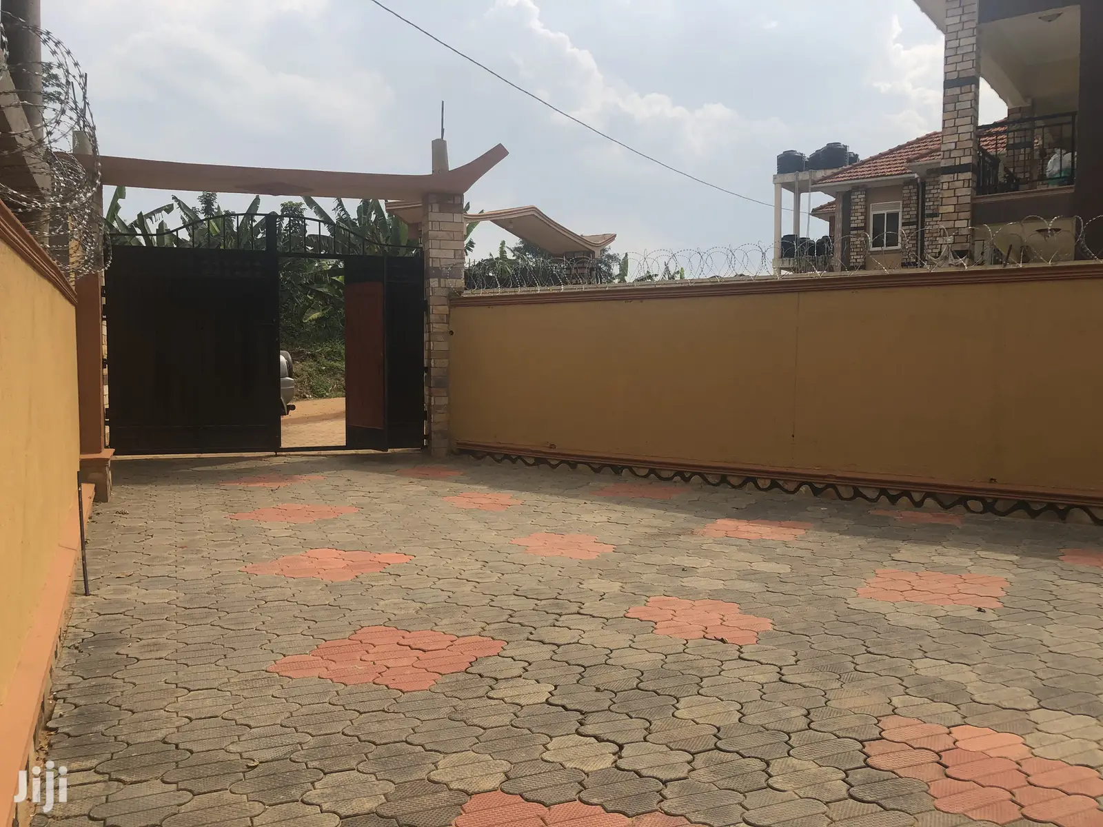 Kiira Five Bedrooms Mansion On Sell