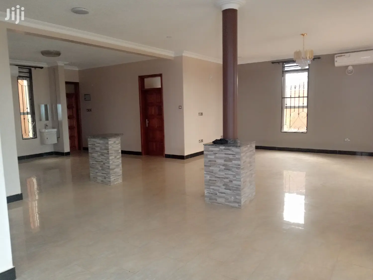 Kisaasi Beautiful Mansion on Sell