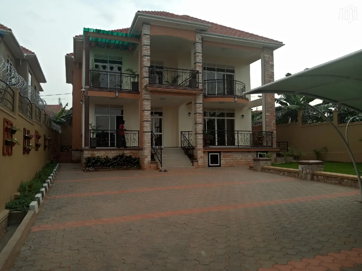 Kisaasi Beautiful Mansion on Sell