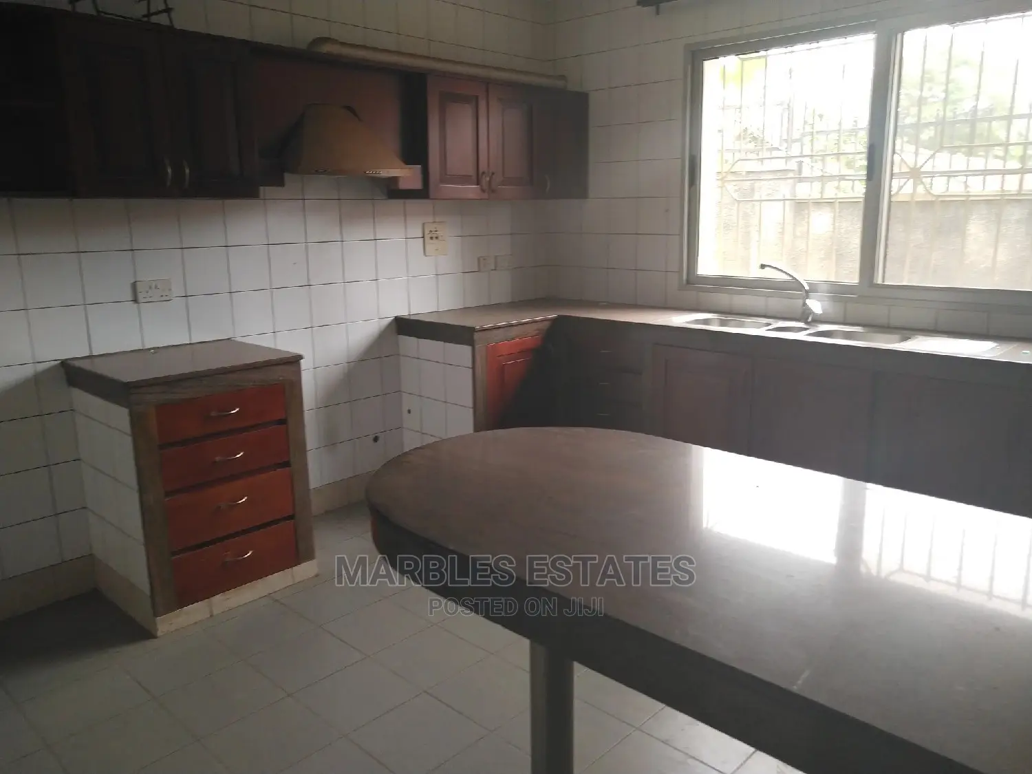 3bdrm Apartment in Central Division for sale