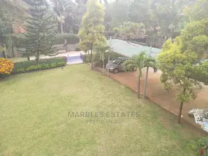 8 Bedrooms House for Rent in Bugolobi With a Pool