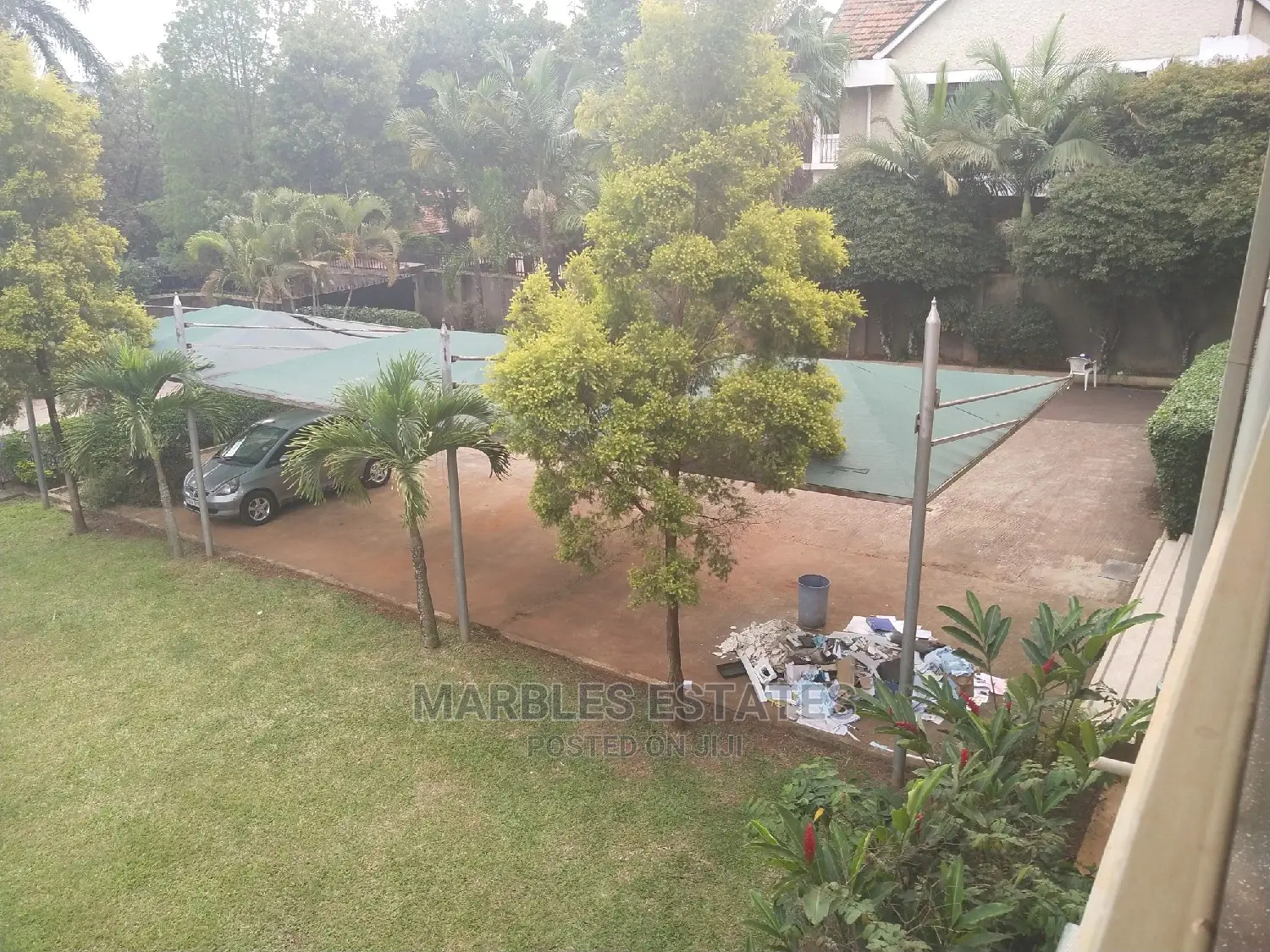 8 Bedrooms House for Rent in Bugolobi With a Pool