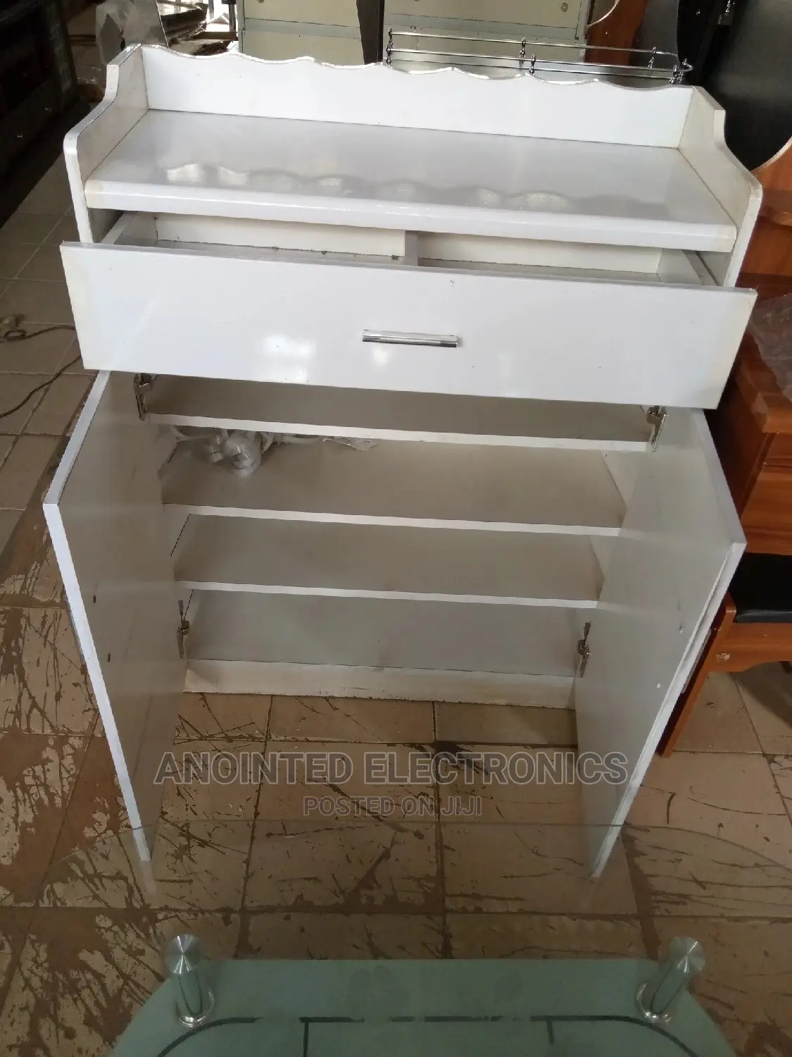 Shoe Rack With Adrowers