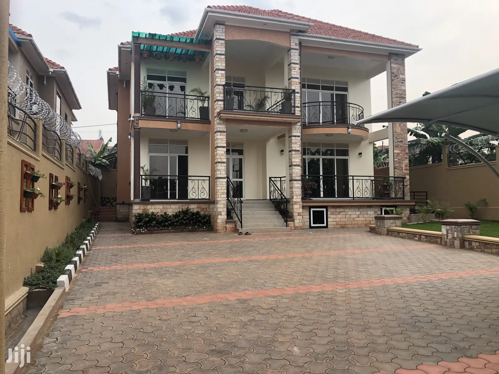 Kisaasi Classy Mansion on Sell
