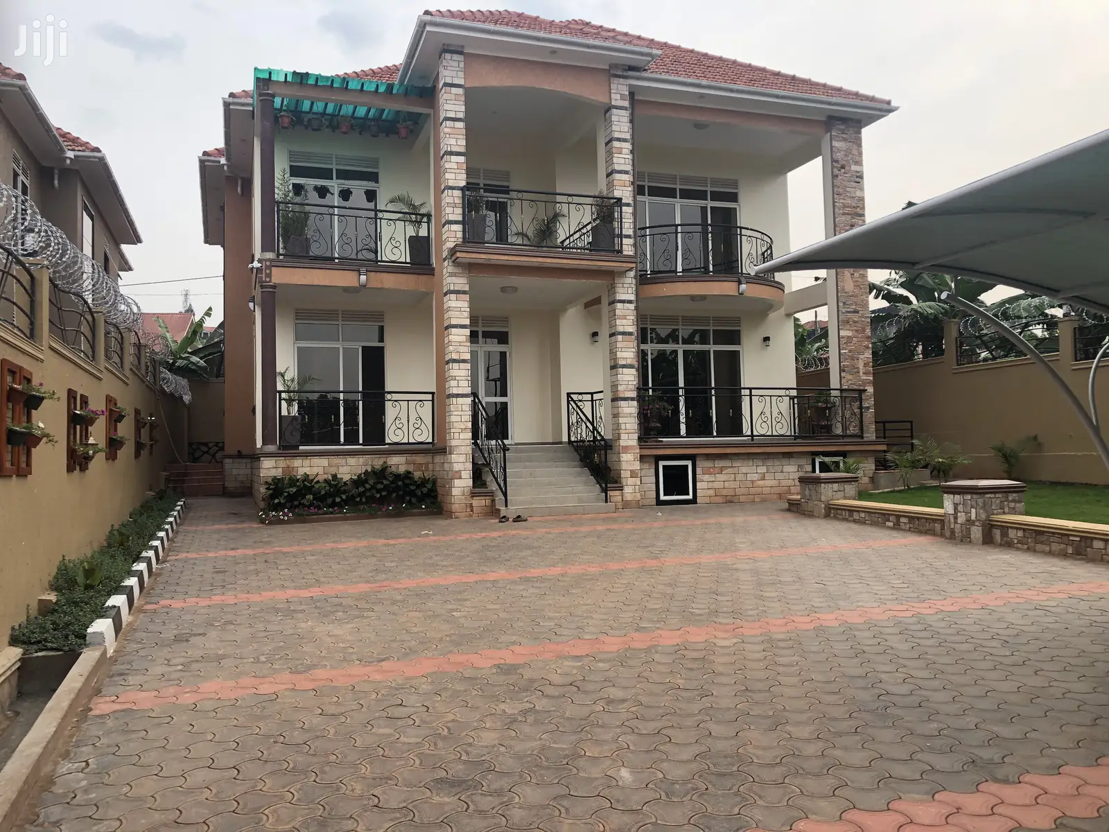 Kisaasi Classy Mansion on Sell