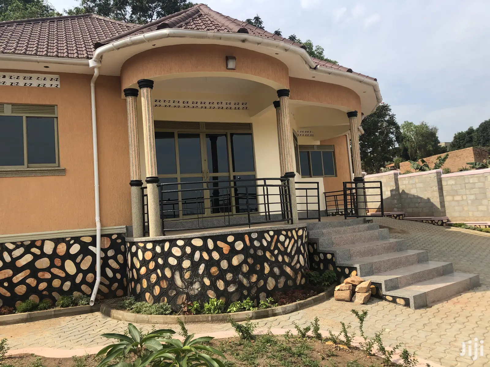 Kira Posh Bungalow on Sale