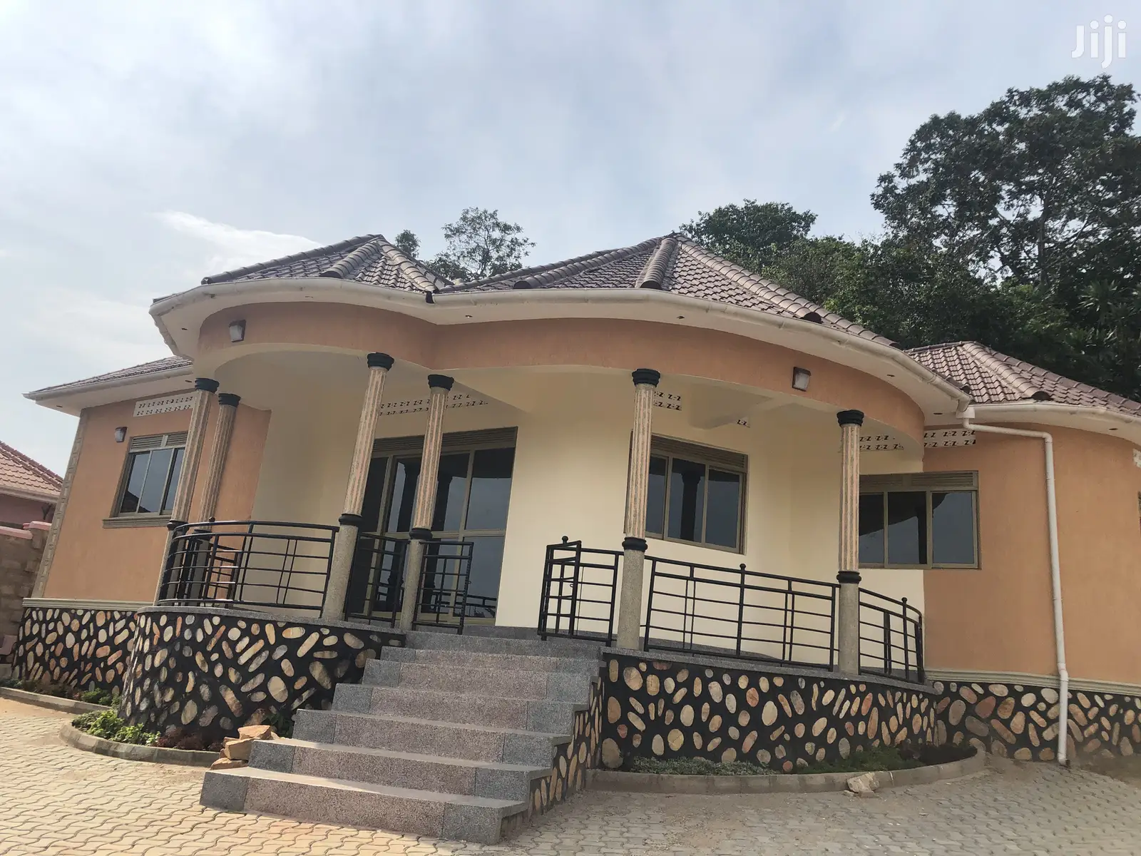 Kira Posh Bungalow on Sale