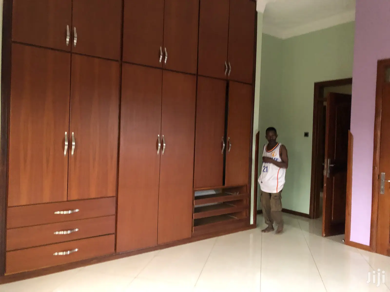 Kira Six Bedrooms Mansion on Sell