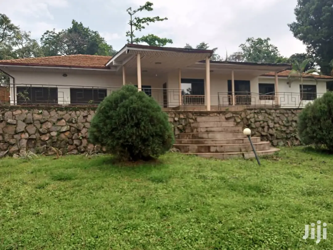 4 Bedroom Bungalow In Town For Rent