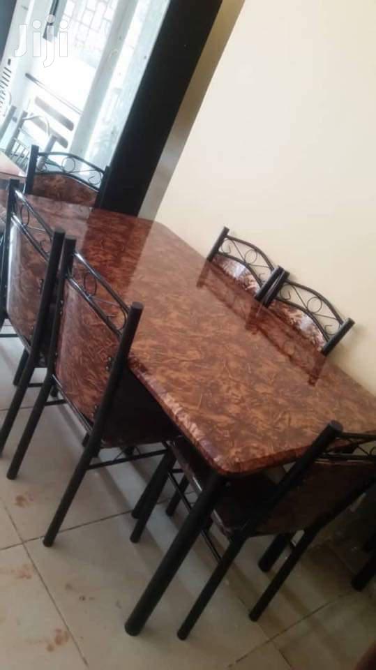 4seaters Dinner Table
