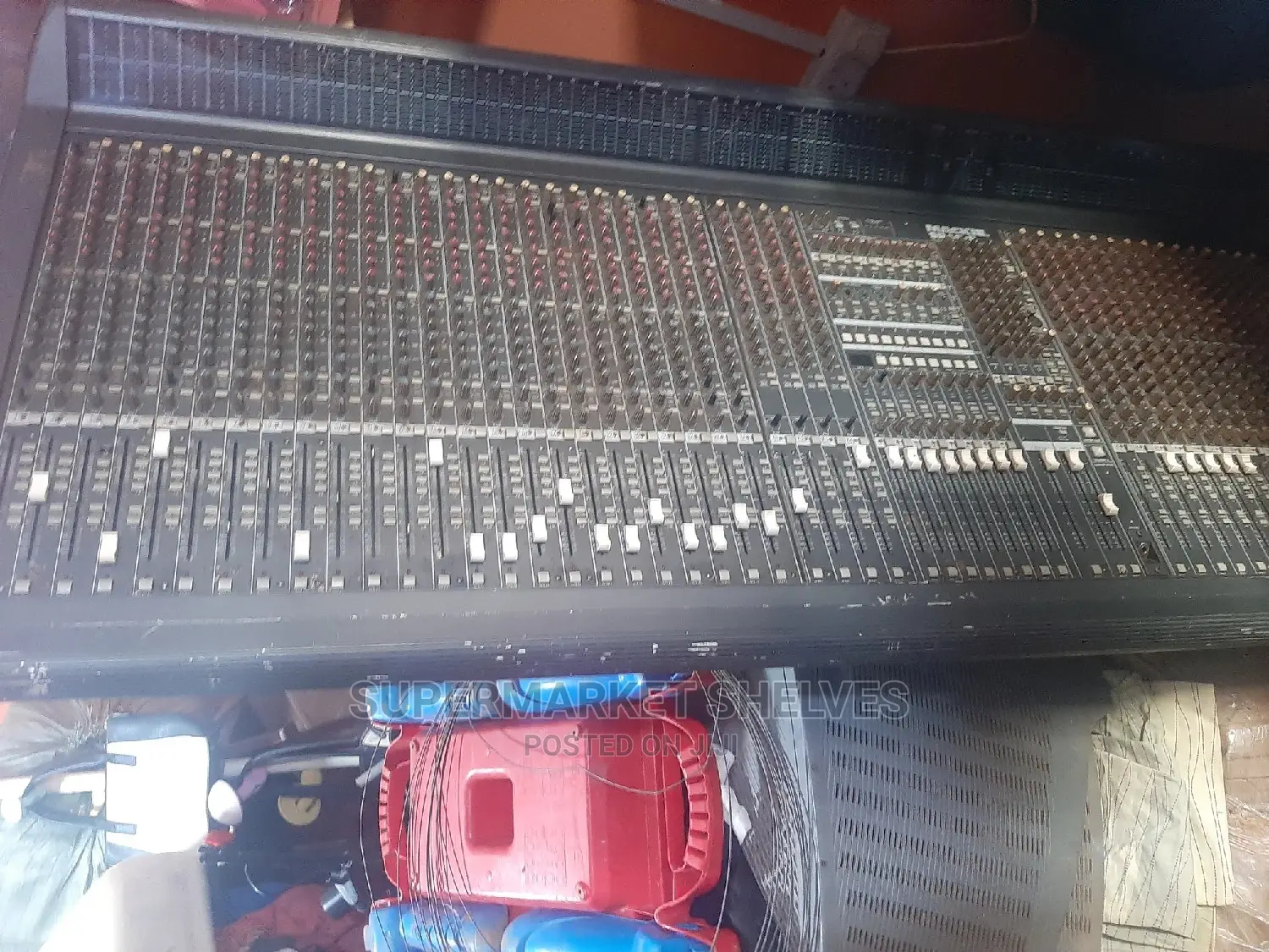 Studio Mixer Mackie SR40.8 On Sale