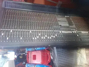 Studio Mixer Mackie SR40.8 On Sale