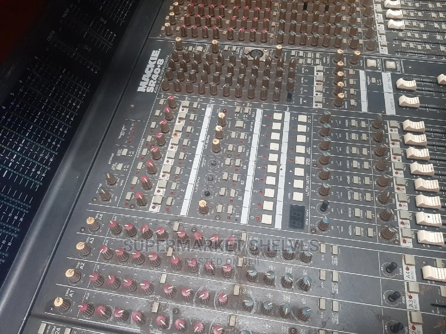 Studio Mixer Mackie SR40.8 On Sale