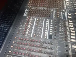 Studio Mixer Mackie SR40.8 On Sale