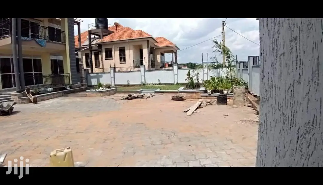 Kisaasi Very Posh Mansion on Sale