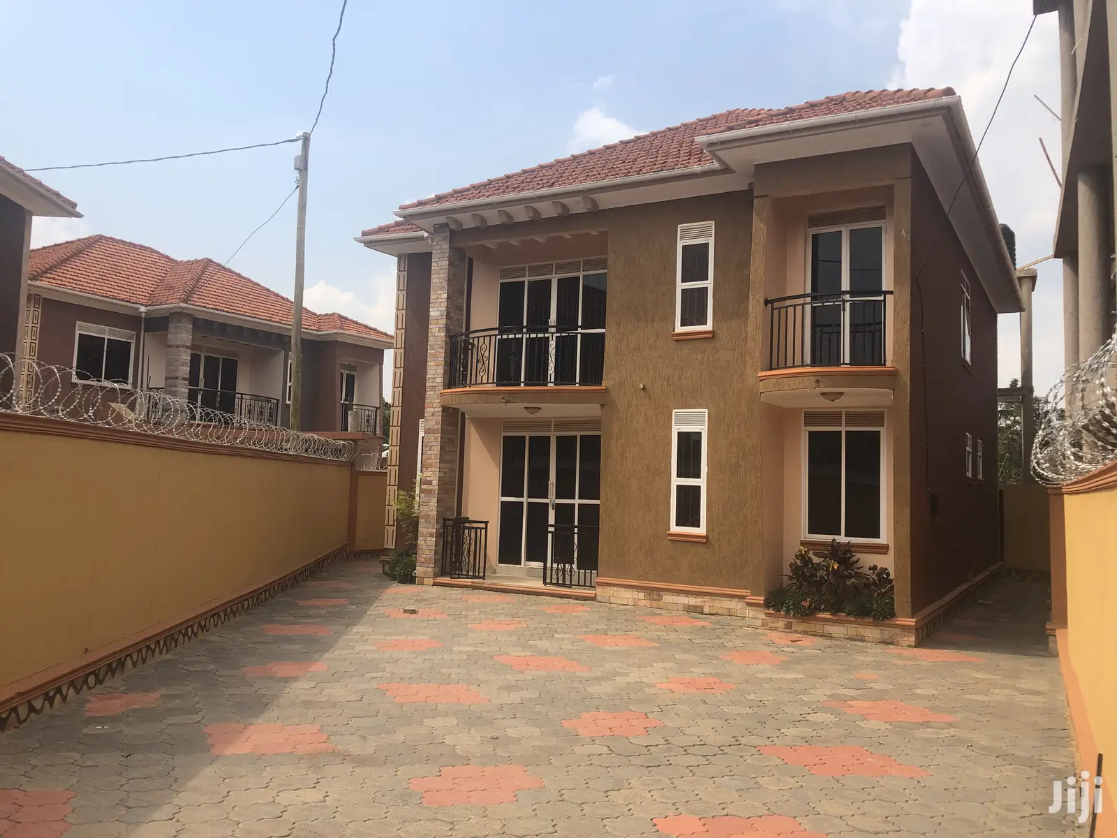Kiira 6 Bedrooms Home on Sell