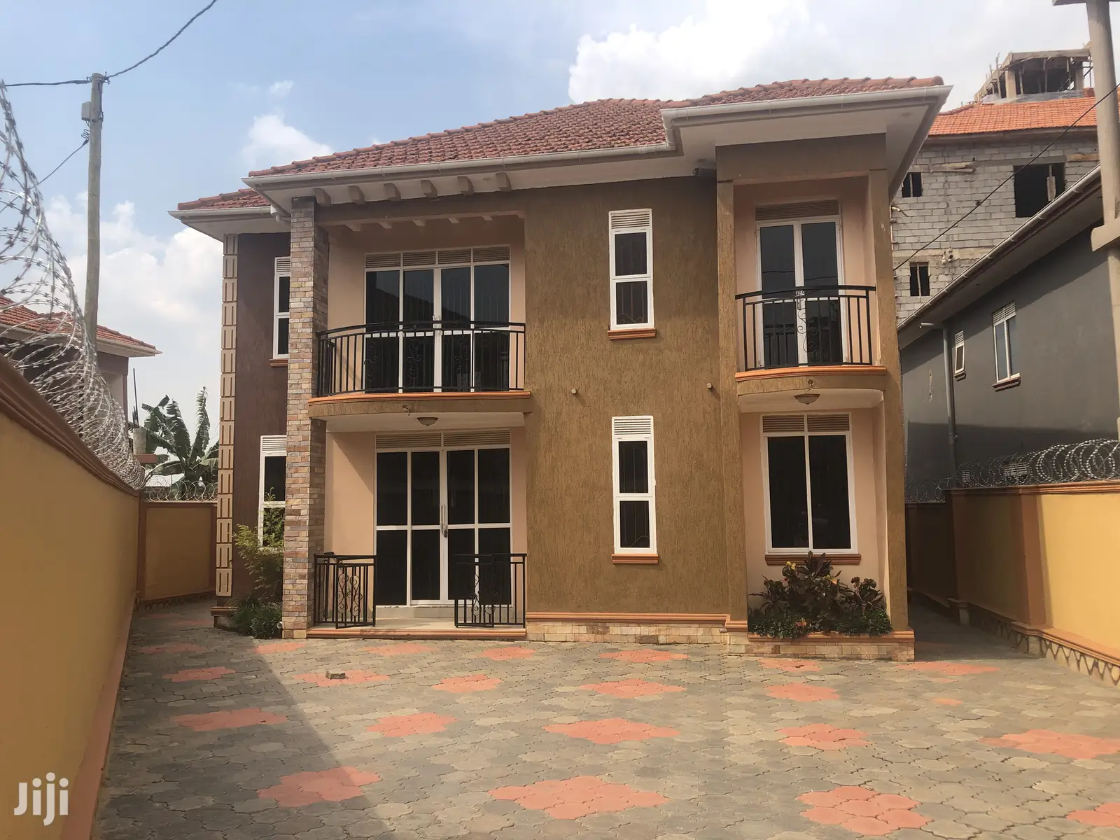 Kiira 6 Bedrooms Home on Sell