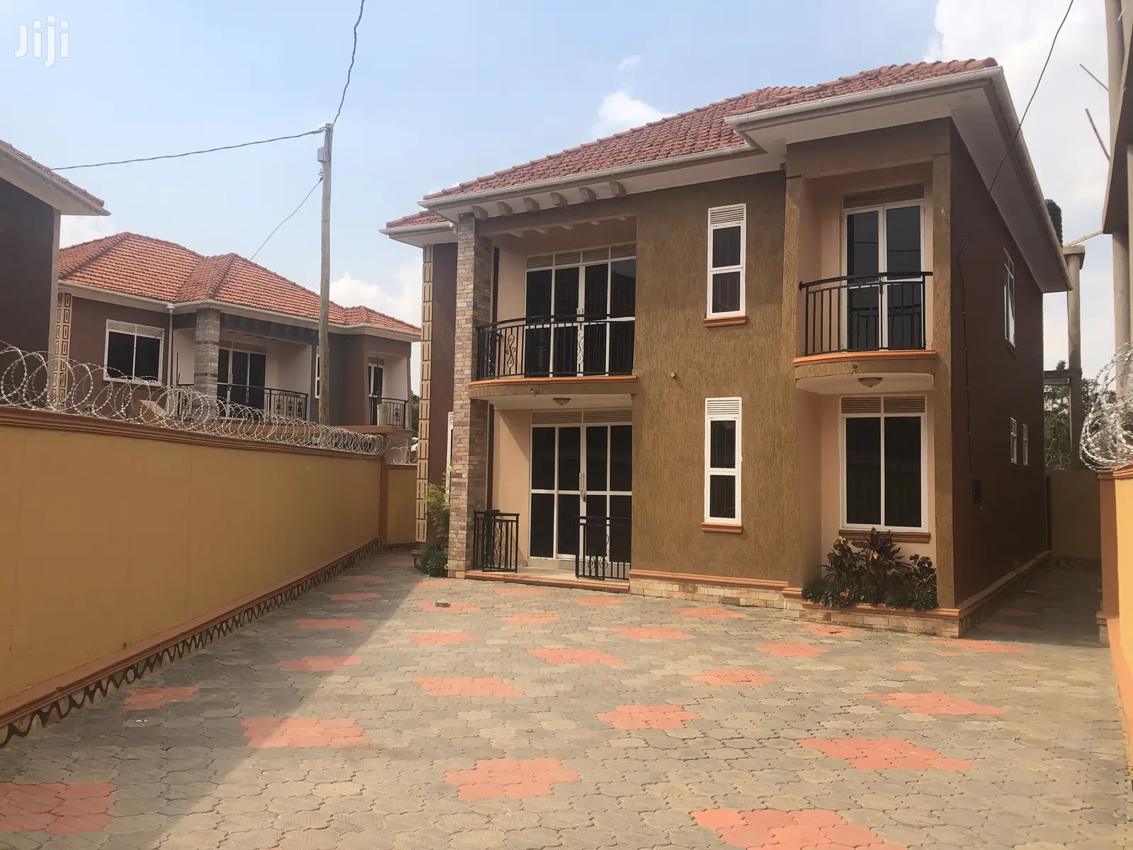 Kiira 6 Bedrooms Home on Sell