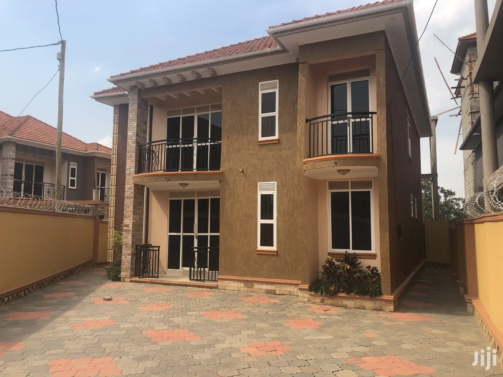 Kiira 6 Bedrooms Home on Sell