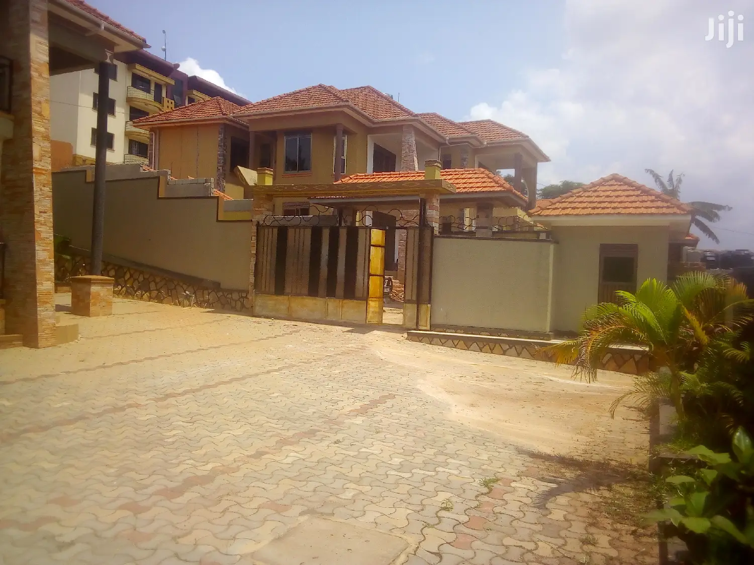 Classic 4 Bedroom Mansion In Kyanja For Sale