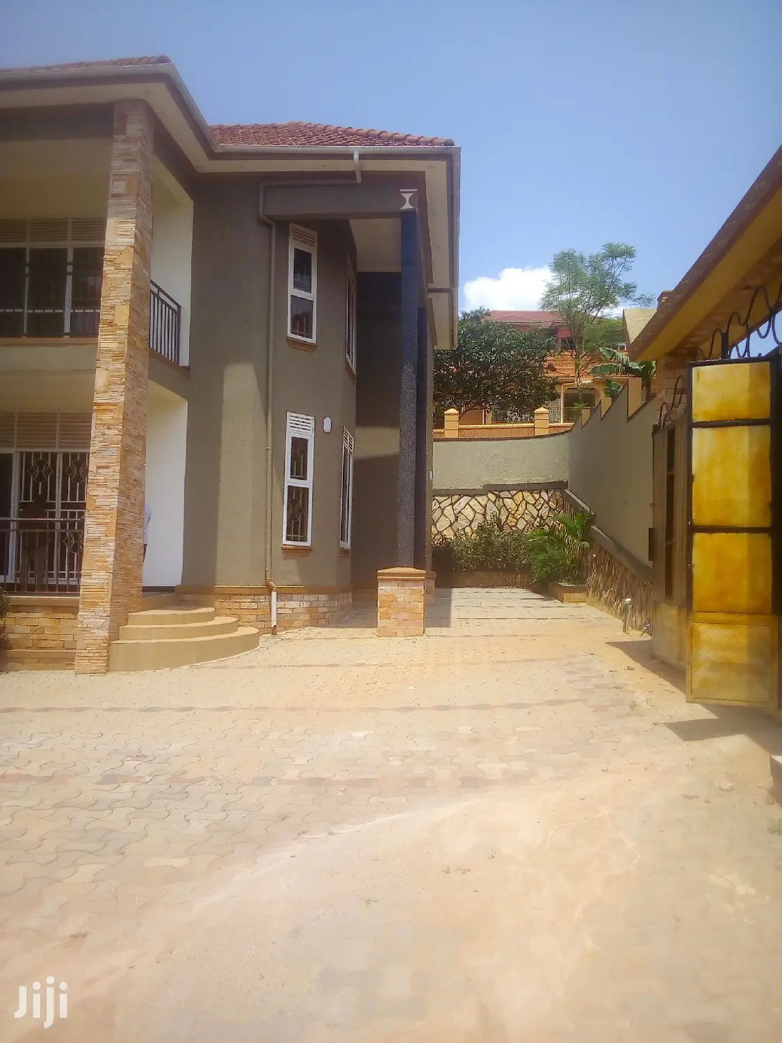 5 Bedroom Maginifient Villa For Sale