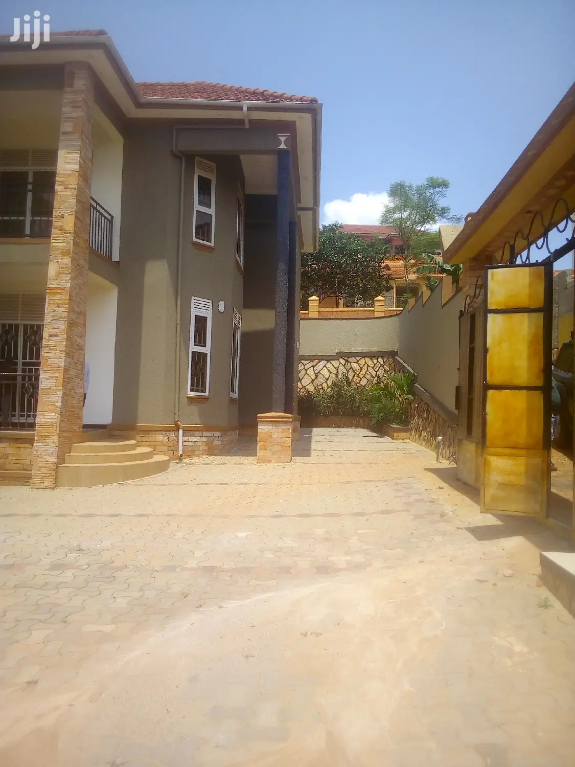 5 Bedroom Maginifient Villa For Sale