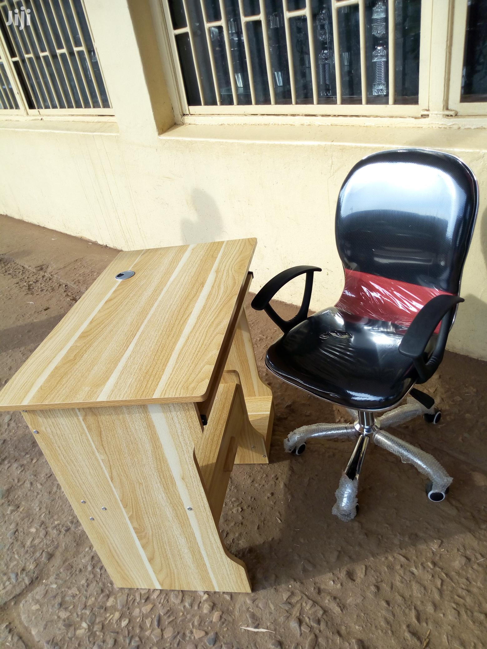 Aset of Simple Desk and Chair