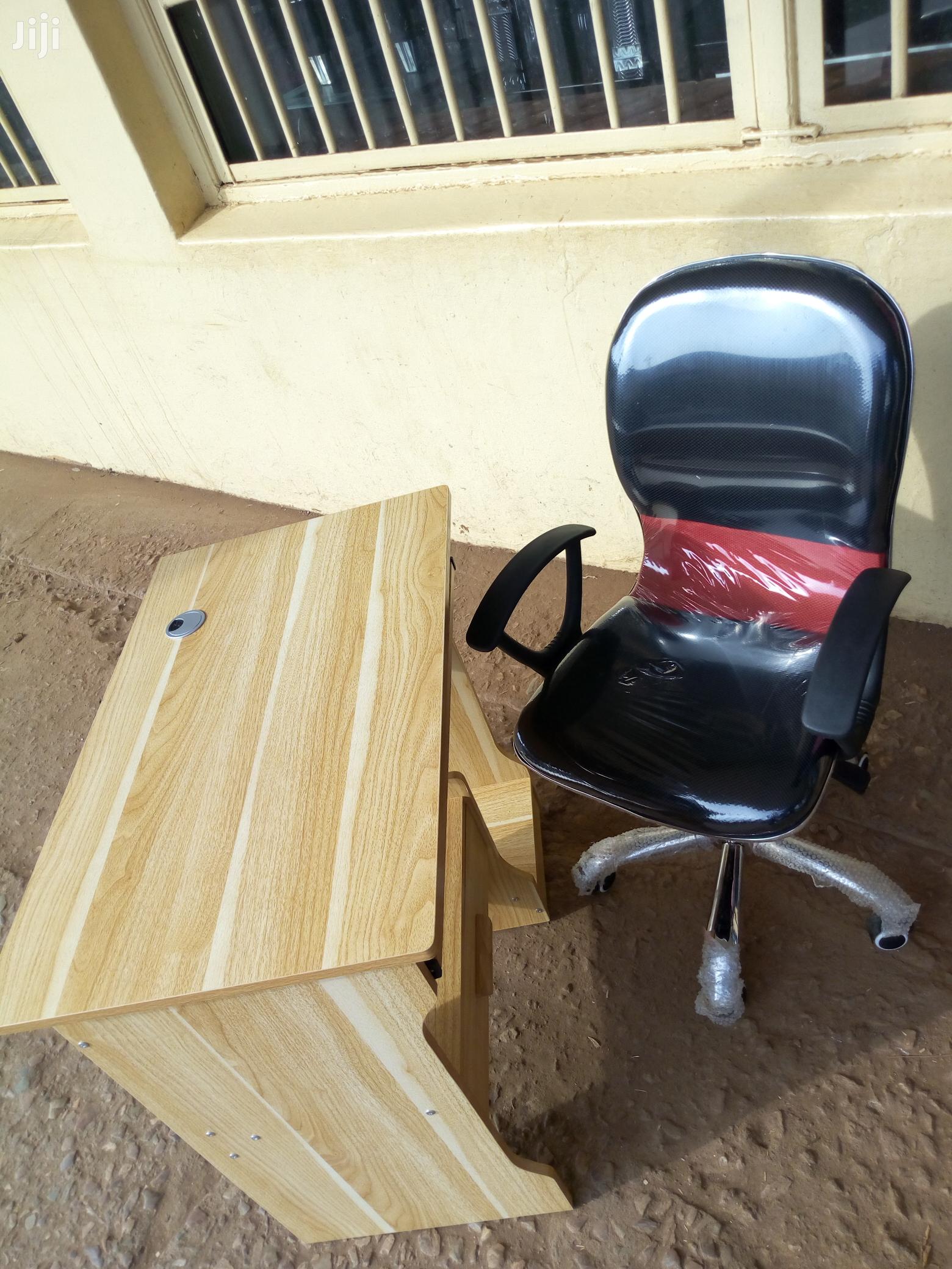 Aset of Simple Desk and Chair