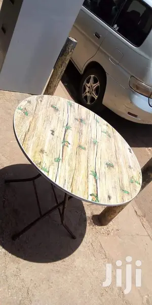 Round Foldable Wooden Table