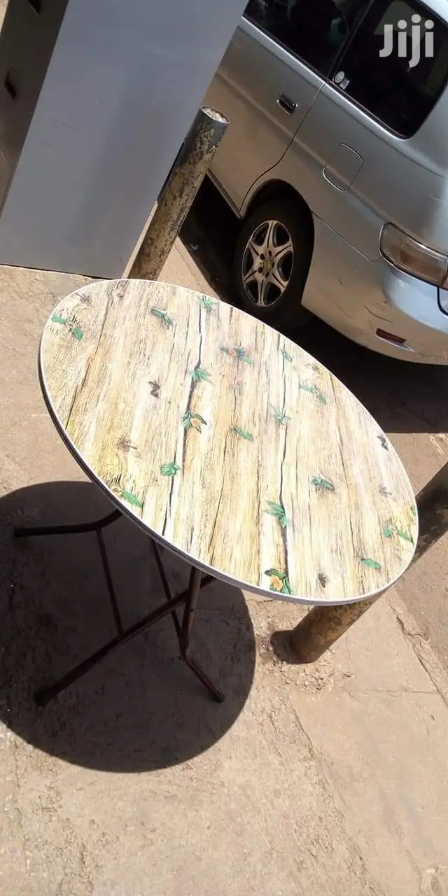 Round Foldable Wooden Table