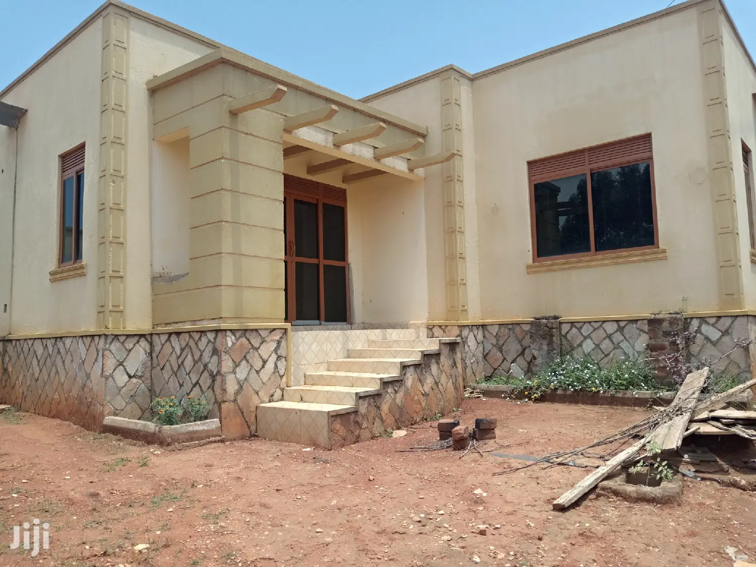 Quick Sell, Bungaloo in Kira