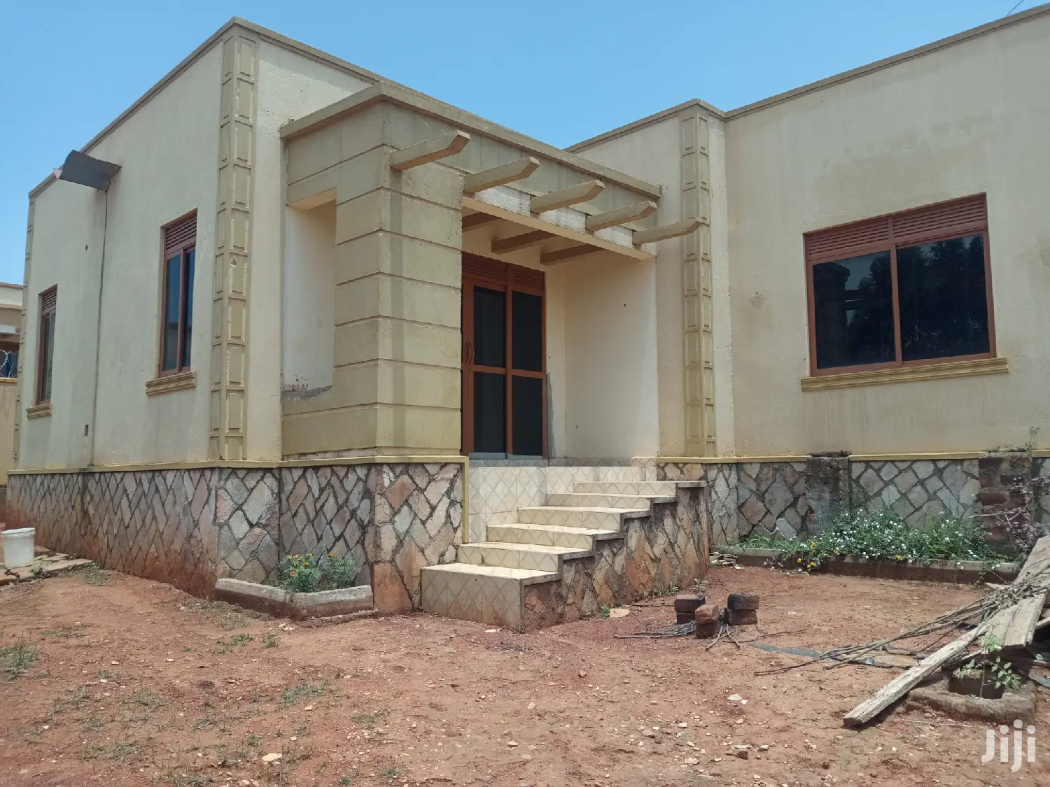 Quick Sell, Bungaloo in Kira