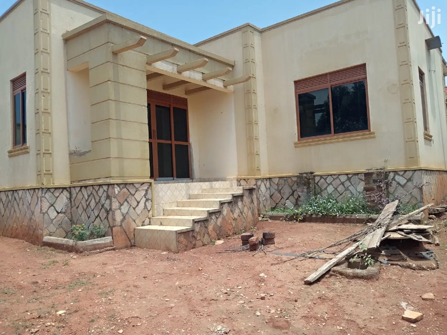 Quick Sell, Bungaloo in Kira