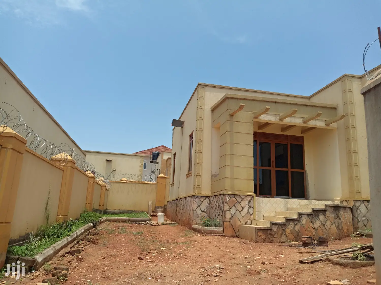 Quick Sell, Bungaloo in Kira