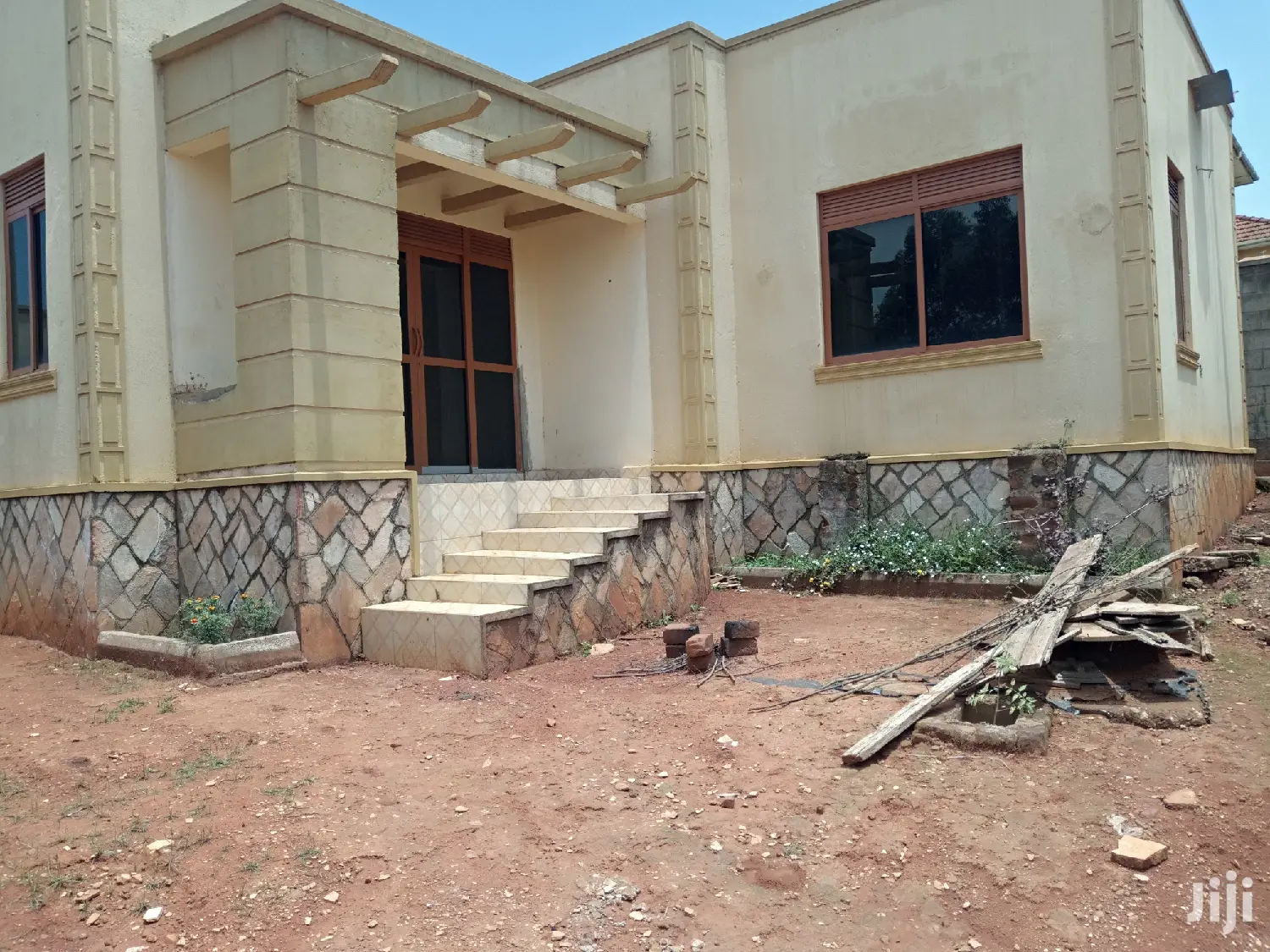 Quick Sell, Bungaloo in Kira
