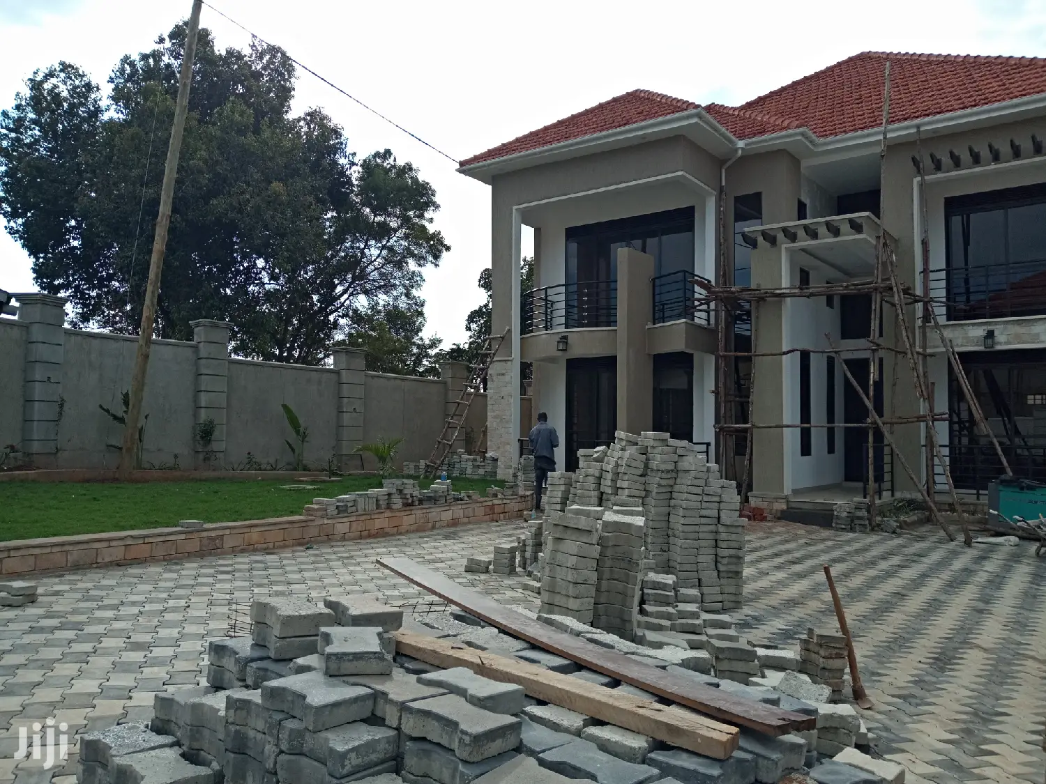 Kira Soon Complete Seven Bedrooms Mansion On Sell