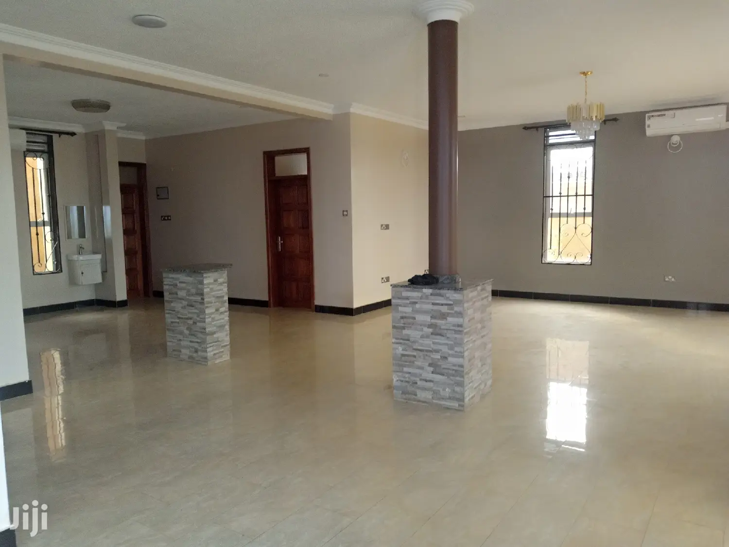 Kisaasi Modern Mansion On Sell