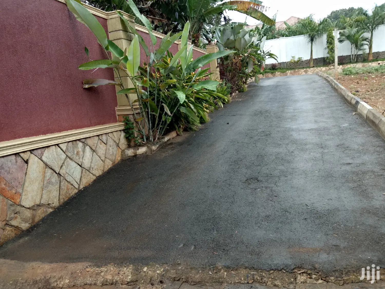 Kiira House With a Big Compound on Sale