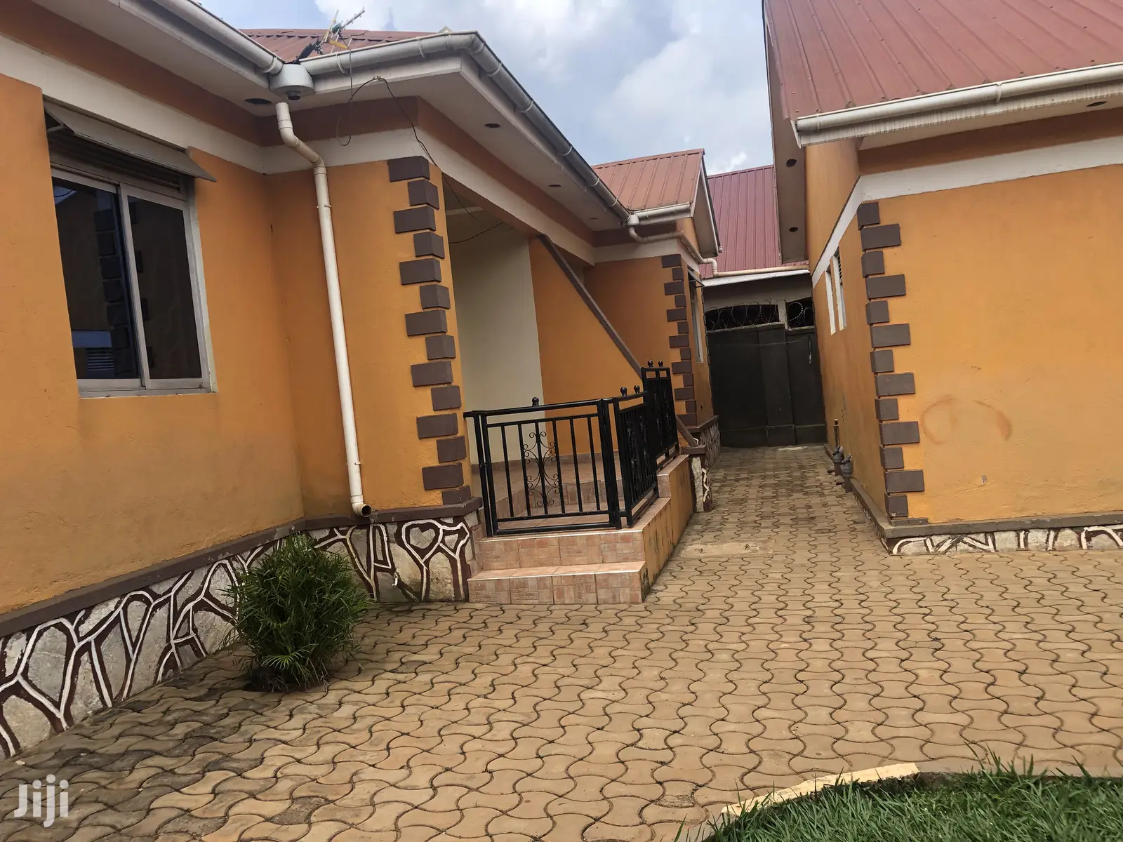 Bweyogerere Buto Four Unit 3bedroom Rentals on Sell
