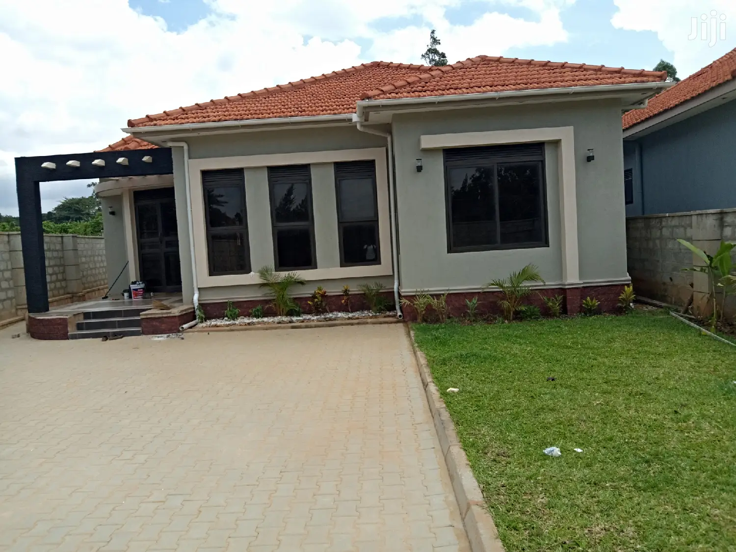 Hot Deal, Kira Classy Bungaloo for Sell