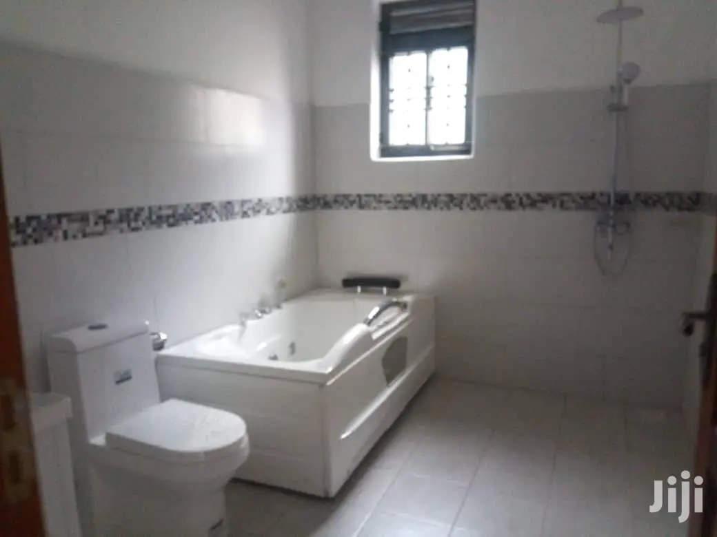 Hot Deal, Kira Classy Bungaloo for Sell