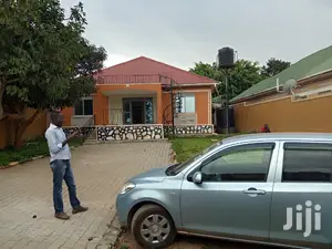 Hot Offer, Namugongo Lovely House on Sell
