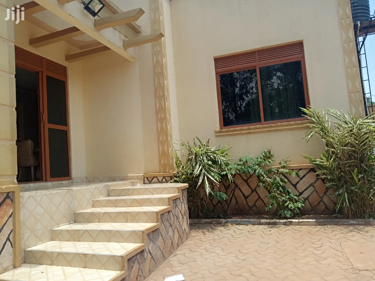 Affordable Villa in Kira for Sell